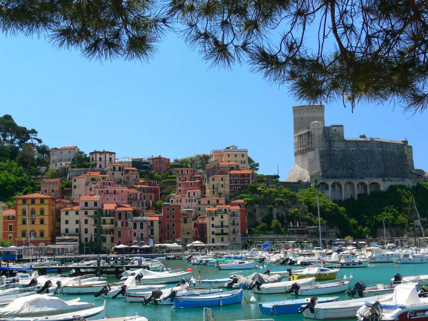 Affittacamere "In Piazzetta Da Vasco" Леричи Экстерьер фото