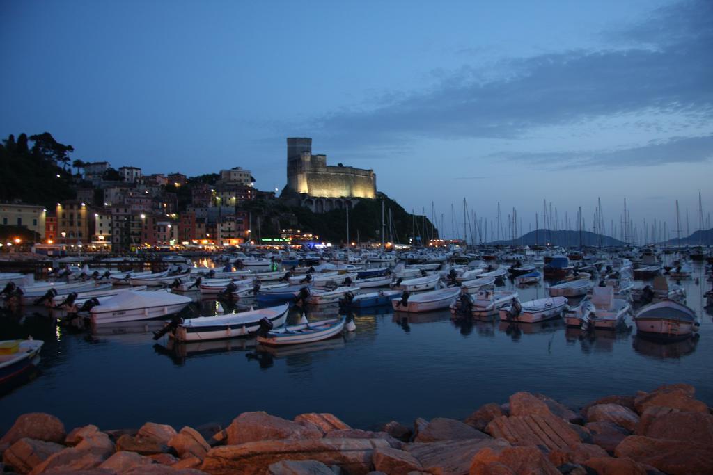 Affittacamere "In Piazzetta Da Vasco" Леричи Экстерьер фото